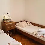 Ana *