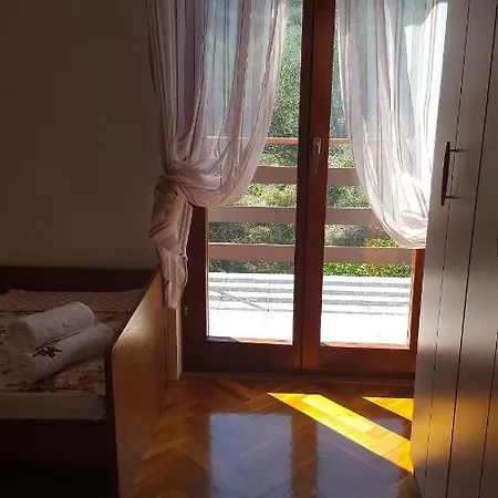 Ana Apartamento